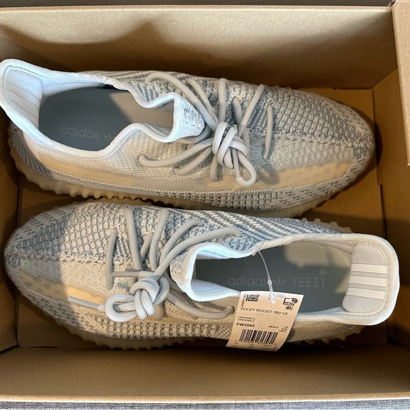 AUTH NWT Adidas Yeezy Boost 350 v2 in Cloud White - Picture 4 of 6